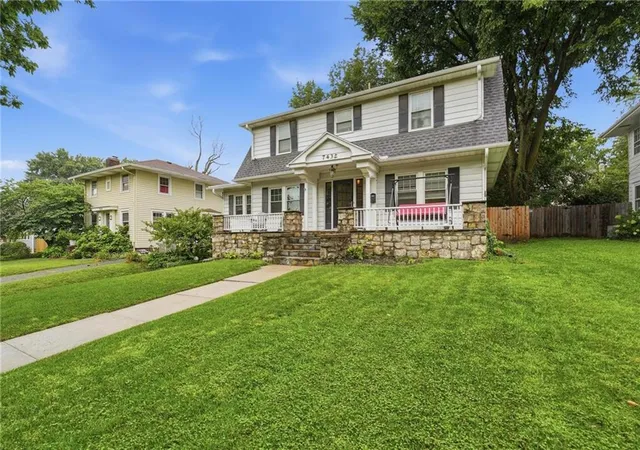 Photo 2 of Single family home for sale at 7432 Jarboe St, Kansas City, MO 64114 | MLS# 2636690 | Listing updated on 2026-09-07