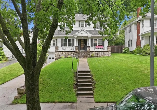 Photo 3 of Single family home for sale at 7432 Jarboe St, Kansas City, MO 64114 | MLS# 2636690 | Listing updated on 2026-09-07