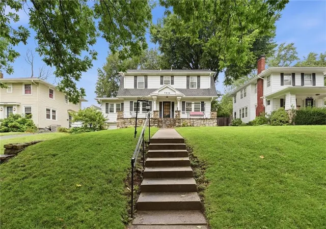 Photo 3 of Single family home for sale at 7432 Jarboe St, Kansas City, MO 64114 | MLS# 2636690 | Listing updated on 2026-09-07