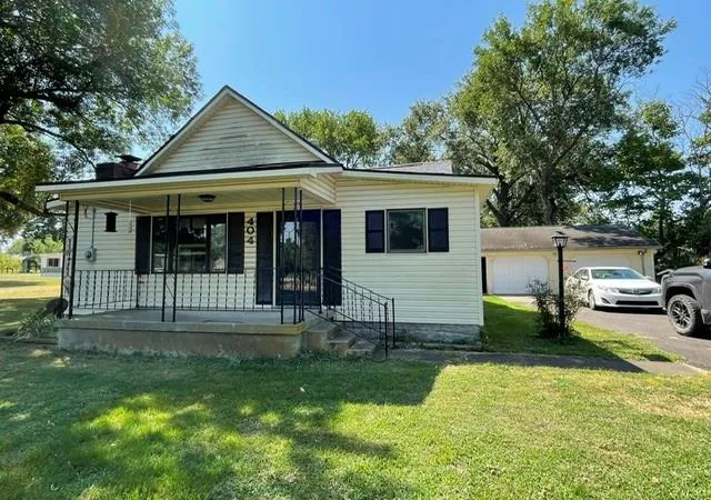 Single family home for sale at 404 E Hector Ave, Arma, KS 66712 | MLS# 2636692