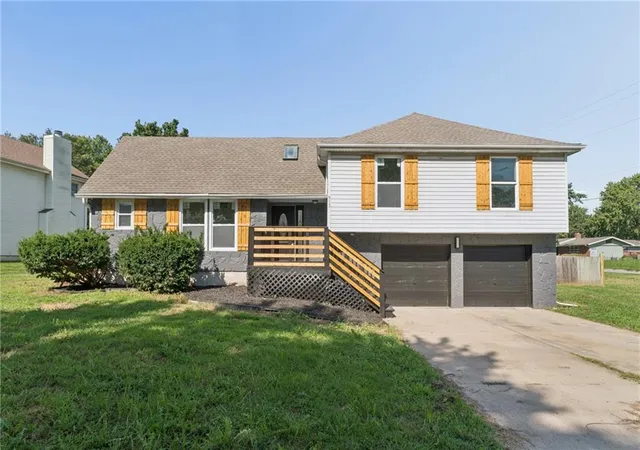 Photo 2 of Sale Pending at 913 NW 37th Street, Blue Springs, MO 64015 | MLS# 2636697 | Listing updated on 2026-09-20