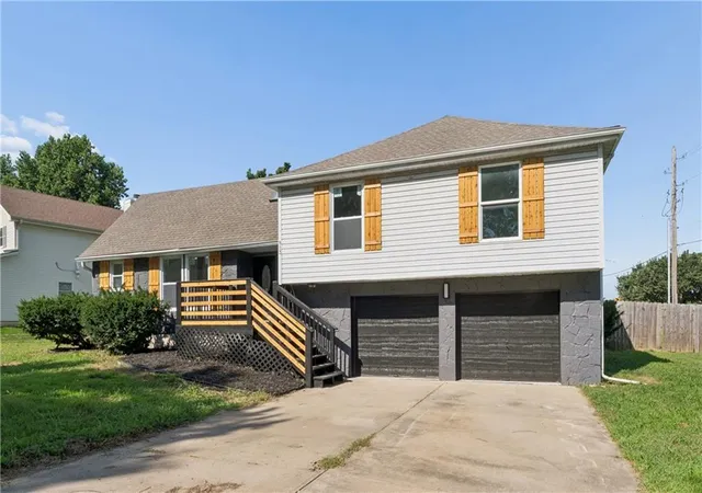 Photo 3 of Sale Pending at 913 NW 37th Street, Blue Springs, MO 64015 | MLS# 2636697 | Listing updated on 2026-09-20