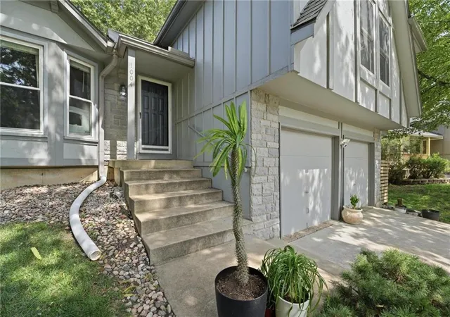 2nd image of 1004 N Keeler St, Olathe, KS 66061 | MLS# 2636698