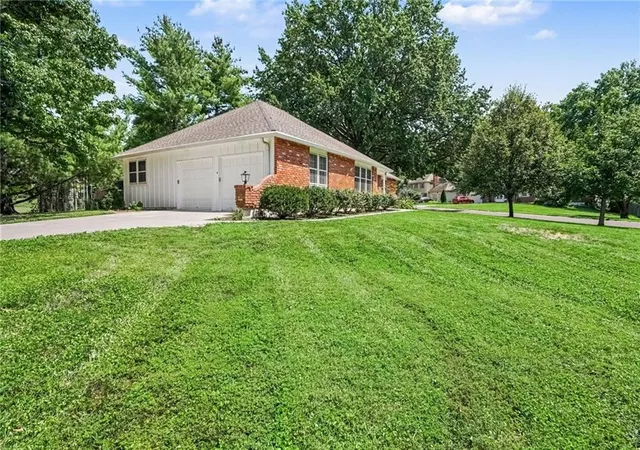 2nd image of 5716 W 97th Ter, Overland Park, KS 66207 | MLS# 2636702