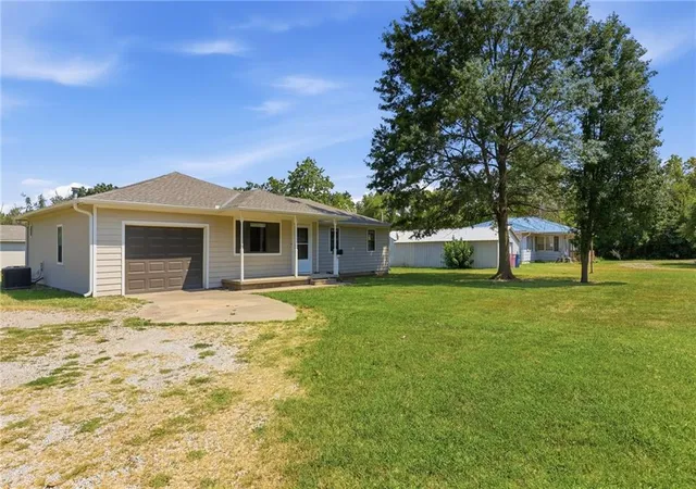 3rd image of 204 N Burnett St, Girard, KS 66743 | MLS# 2636704