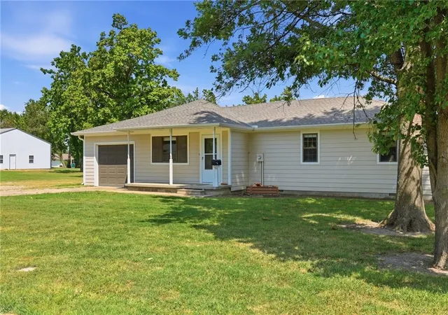 4th image of 204 N Burnett St, Girard, KS 66743 | MLS# 2636704