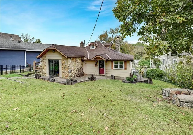 2nd image of 33 T St, Lake Lotawana, MO 64086 | MLS# 2636710
