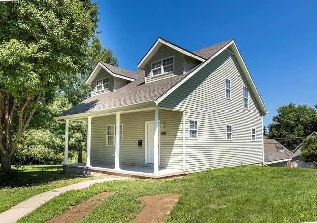 1st image of 811 Powell St, Saint Joseph, MO 64501 | MLS# 2636723