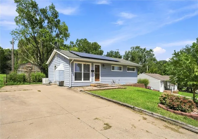 2nd image of 3106 N Union St, Independence, MO 64050 | MLS# 2636735