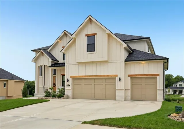Photo 3 of Sale Pending at 8718 N Farley Ave, Kansas City, MO 64157 | MLS# 2636737 | Listing updated on 2026-08-21