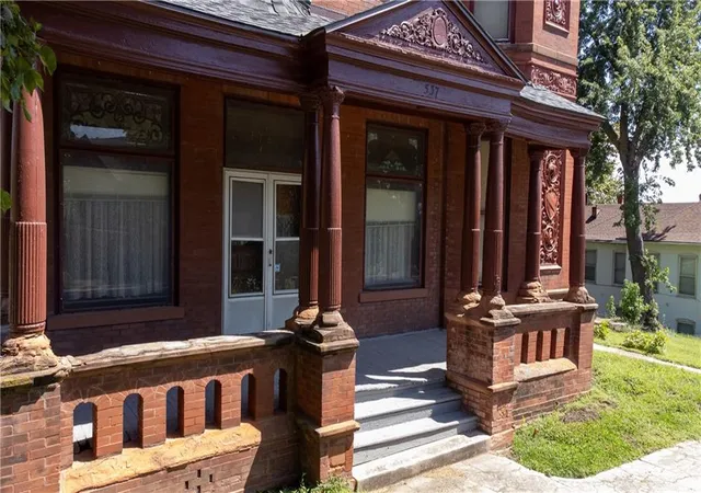 Photo 3 of Sale Pending at 537 N 8th Street, Saint Joseph, MO 64501 | MLS# 2636742 | Listing updated on 2026-08-27