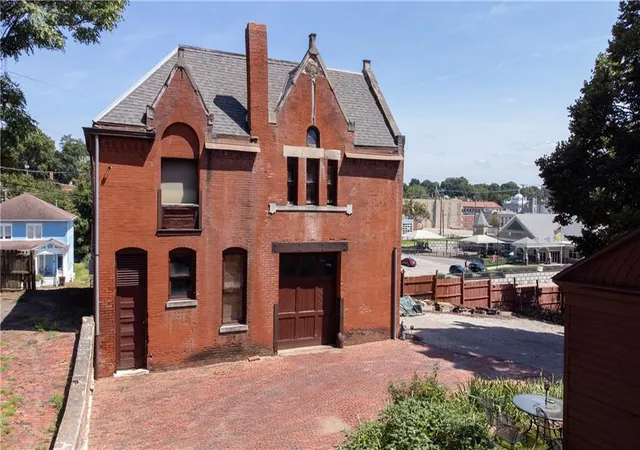 Photo 4 of Sale Pending at 537 N 8th Street, Saint Joseph, MO 64501 | MLS# 2636742 | Listing updated on 2026-08-27