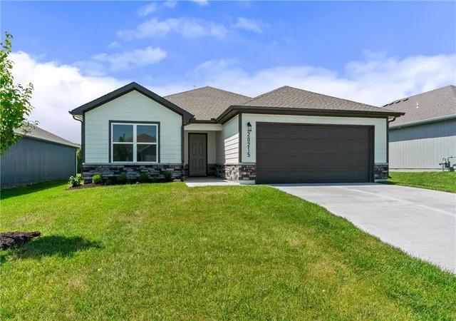 1st image of 705 Sw 6th Ter, Oak Grove, MO 64075 | MLS# 2636745
