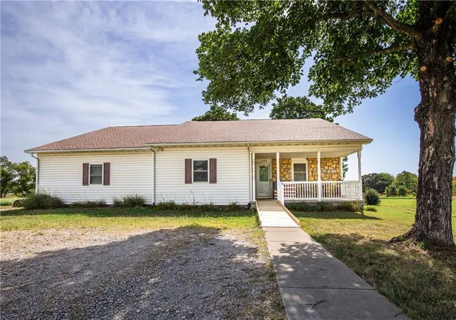 1st image of 1255 245th St, Fort Scott, KS 66701 | MLS# 2636746