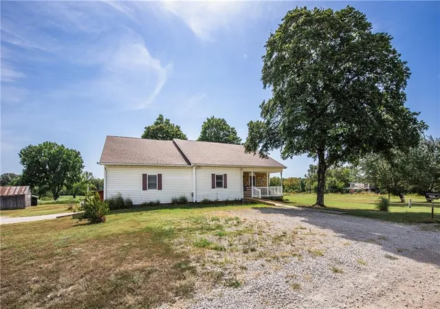 2nd image of 1255 245th St, Fort Scott, KS 66701 | MLS# 2636746