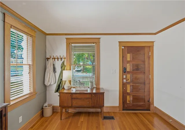 Photo 3 of Single family home for sale at 5117 Walnut St, Kansas City, MO 64112 | MLS# 2636756 | Listing updated on 2026-09-05