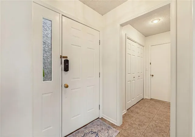 Photo 3 of Sale Pending at 12546 Broadmoor St, Leawood, KS 66209 | MLS# 2636760 | Listing updated on 2026-09-03