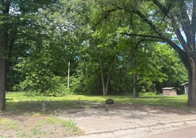 2nd image of 915 Oak St, Eudora, KS 66025 | MLS# 2636764