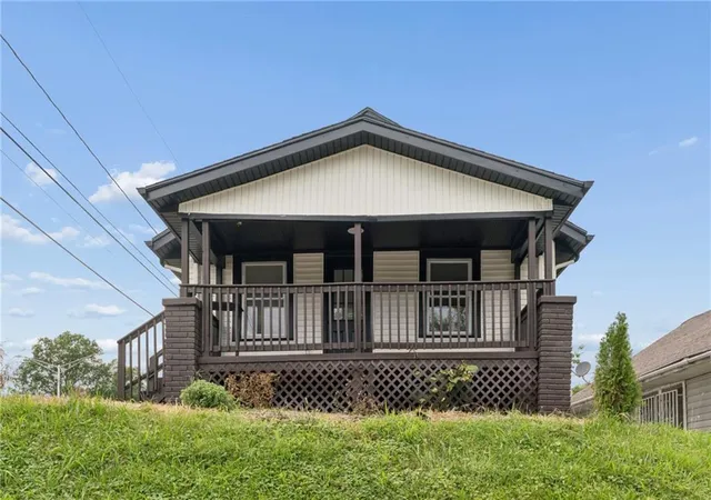 2nd image of 2010 N 27th St, Kansas City, KS 66104 | MLS# 2636766