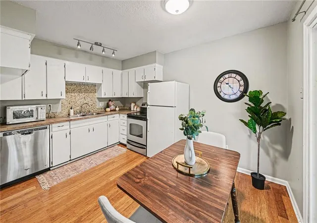 Photo 2 of Multi family home for sale at 3516 3518 Stateline Rd, Kansas City, KS 66103 | MLS# 2636772 | Listing updated on 2026-08-24
