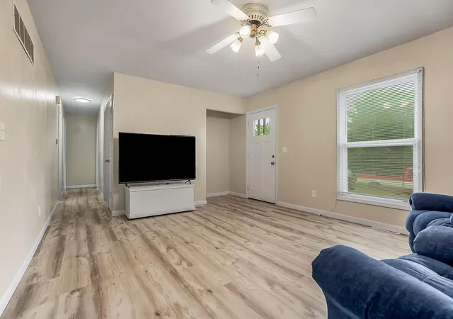 4th image of 201 W 8Th St, Edgerton, KS 66021 | MLS# 2636777
