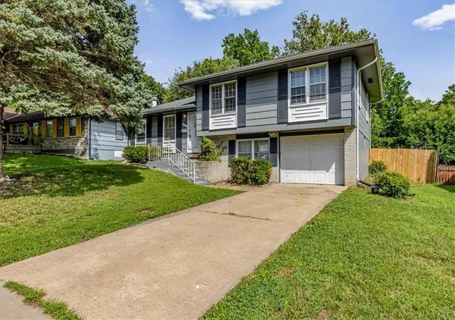 Photo 1 of Single family home for sale at 11815 S Beacon Ave, Kansas City, MO 64134 | MLS# 2636781 | Listing updated on 2026-10-02