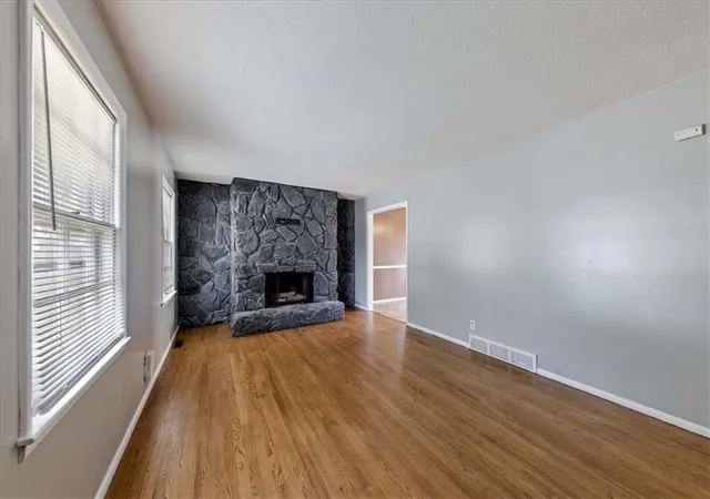 Photo 3 of Single family home for sale at 11815 S Beacon Ave, Kansas City, MO 64134 | MLS# 2636781 | Listing updated on 2026-10-02