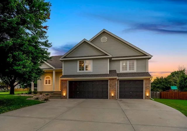Photo 1 of Sale Pending at 9105 N Kansas Ct, Kansas City, MO 64156 | MLS# 2636784 | Listing updated on 2026-08-27