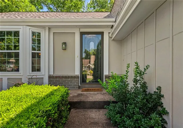 2nd image of 8205 Caenen Lake Rd, Lenexa, KS 66215 | MLS# 2636785