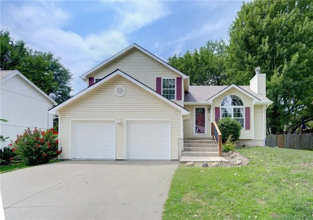Photo 1 of Sale Pending at 8706 N Carson Ave, Kansas City, MO 64153 | MLS# 2636787 | Listing updated on 2026-08-25