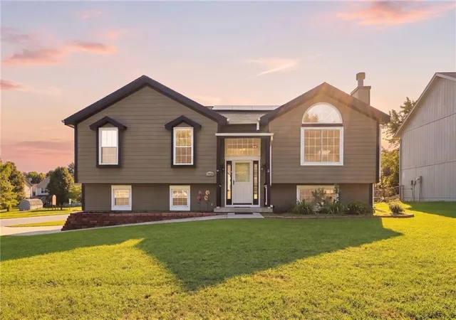 1st image of 16403 Hinkle Ave, Belton, MO 64012 | MLS# 2636789