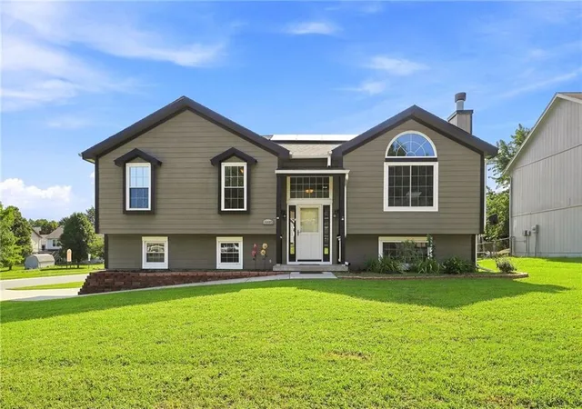 2nd image of 16403 Hinkle Ave, Belton, MO 64012 | MLS# 2636789