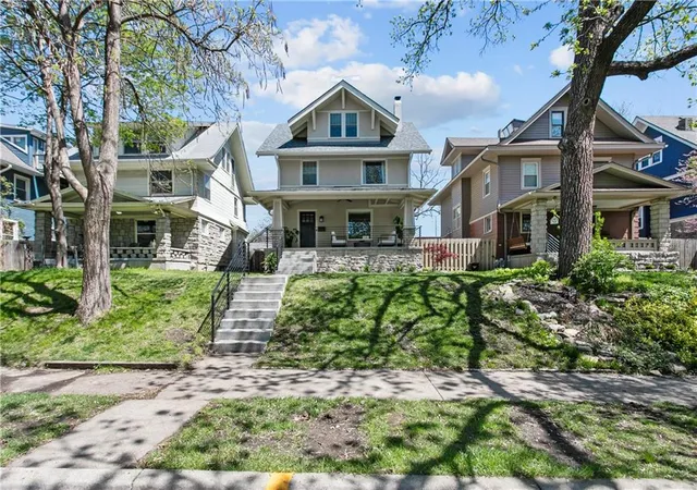 Photo 3 of Single family home for sale at 3011 Campbell St, Kansas City, MO 64109 | MLS# 2636794 | Listing updated on 2026-09-02