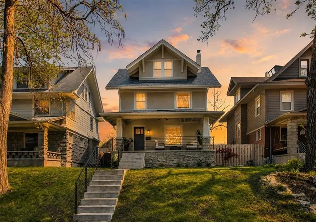 Single family home for sale at 3011 Campbell St, Kansas City, MO 64109 | MLS# 2636794