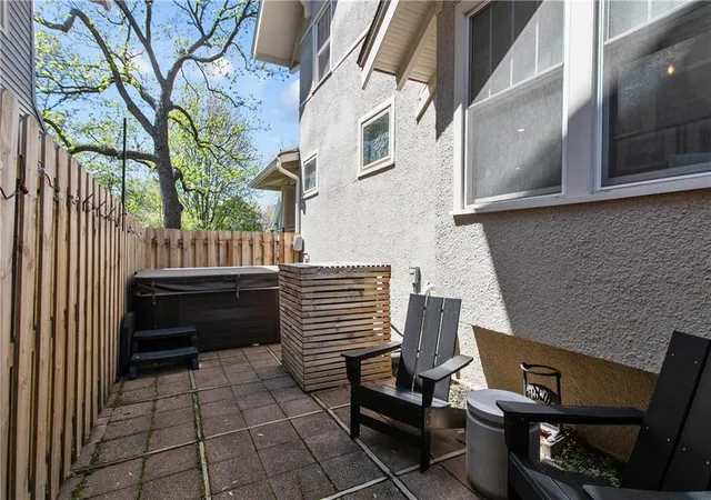 Photo 3 of Single family home for sale at 3011 Campbell St, Kansas City, MO 64109 | MLS# 2636794 | Listing updated on 2026-10-05