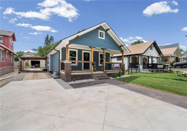 2nd image of 2215 Elizabeth Ave, Kansas City, KS 66102 | MLS# 2636796