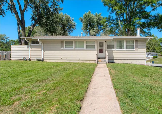 Photo 1 of Single family home for sale at 6904 Nw Belvidere Pkwy, Kansas City, MO 64152 | MLS# 2636800 | Listing updated on 2026-09-28