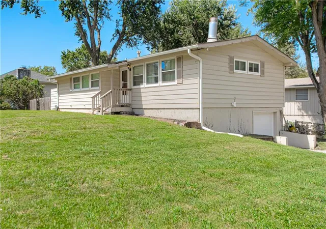 Photo 33 of Single family home for sale at 6904 NW Belvidere Pkwy, Kansas City, MO 64152 | MLS# 2636800 | Listing updated on 2026-09-28