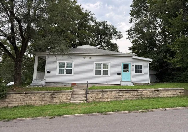 1st image of 709 Powell St, St Joseph, MO 64501 | MLS# 2636801