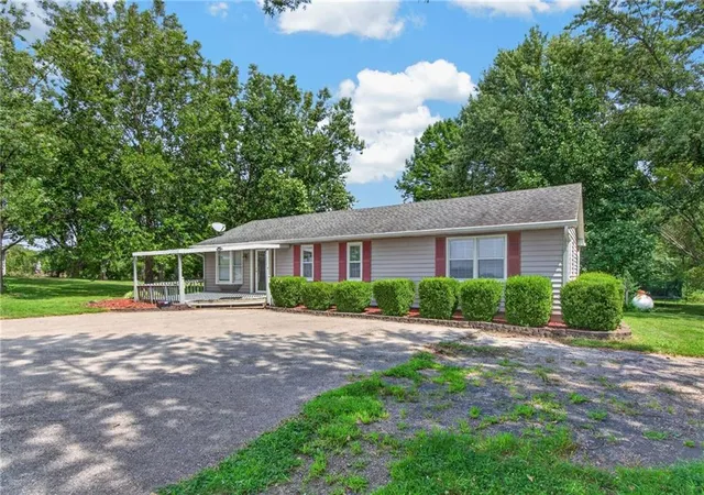 image of 21405 S Harper Rd, Peculiar, MO 64078 | MLS# 2636804