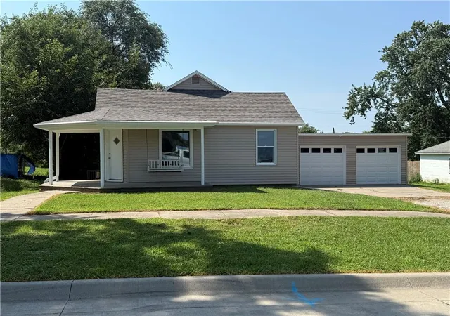 1st image of 905 Miami St, Hiawatha, KS 66434 | MLS# 2636805