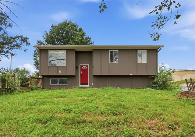 1st image of 1201 S 5th Street, Atchison, KS 66002 | MLS# 2636808