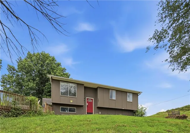 3rd image of 1201 S 5th Street, Atchison, KS 66002 | MLS# 2636808