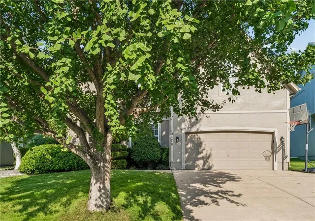 2nd image of 12178 S Prairie Creek Pkwy, Olathe, KS 66061 | MLS# 2636813