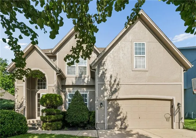 3rd image of 12178 S Prairie Creek Pkwy, Olathe, KS 66061 | MLS# 2636813