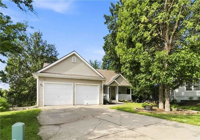 Photo 2 of Sale Pending at 16915 E 41st Terrace S, Independence, MO 64055 | MLS# 2636815 | Listing updated on 2026-09-28