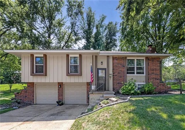 Photo 1 of Sale Pending at 508 Ne Grant Dr, Blue Springs, MO 64014 | MLS# 2636816 | Listing updated on 2026-08-19
