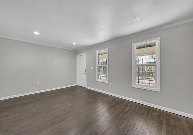 Listing Photo 4 - Condo for sale in building located at 5208 E 8th St, Kansas City, MO 64124