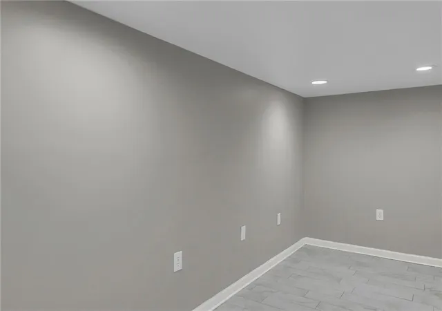 Listing Photo 2 - Condo for sale in building located at 5208 E 8th St, Kansas City, MO 64124 - Unit #