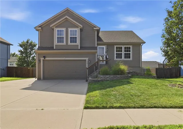 1st image of 590 S Pine St, Gardner, KS 66030 | MLS# 2636823